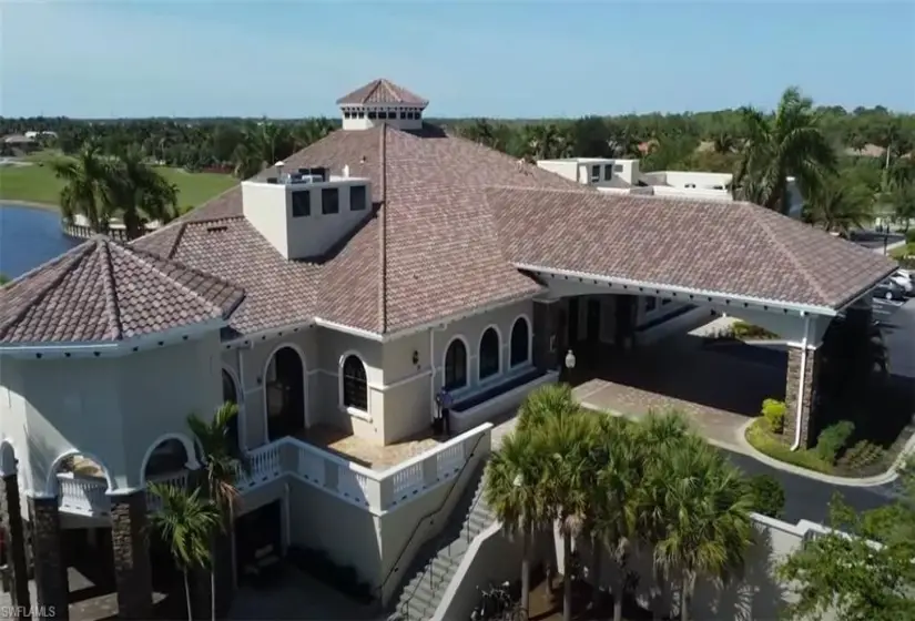 Club house with Main Dining Room and Grill Room Bar and Restaurant